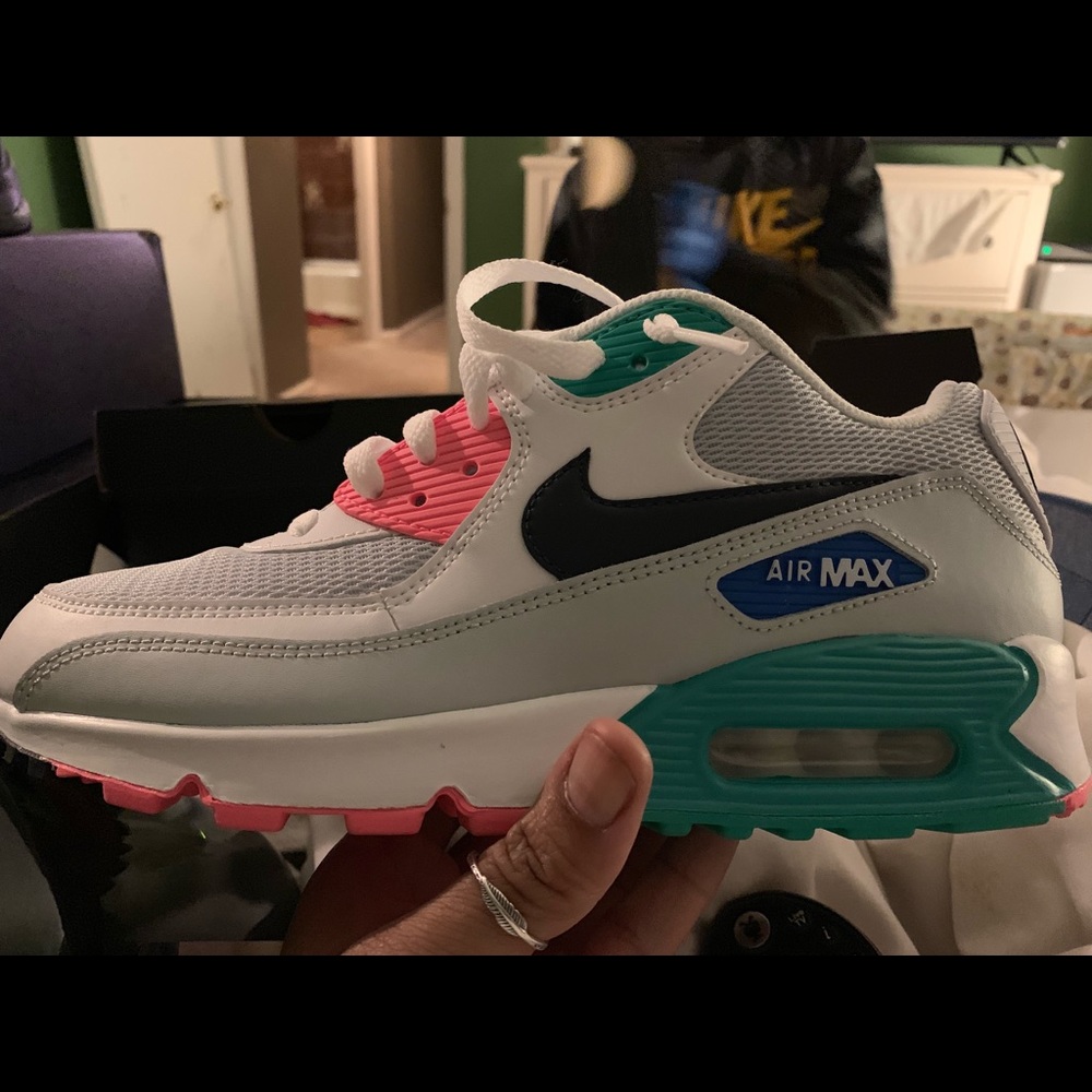 Sneakers - Picture 5 of 8